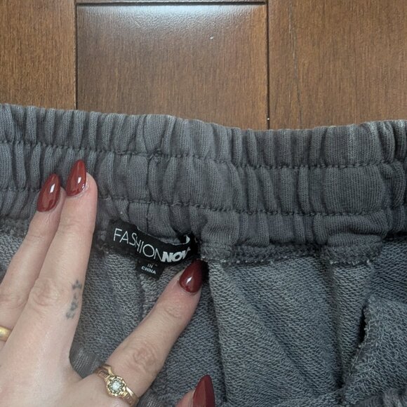 FASHION NOVA CHILL SIDE BAGGY SWEATPANTS - Picture 2 of 3